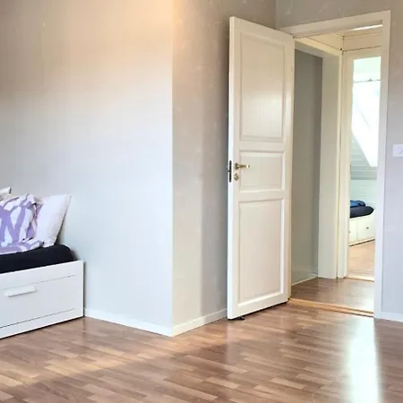 Child-friendly With 5 For 2 Families Feriehus Bergen