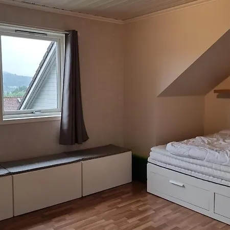 Child-friendly With 5 For 2 Families Feriehus Bergen
